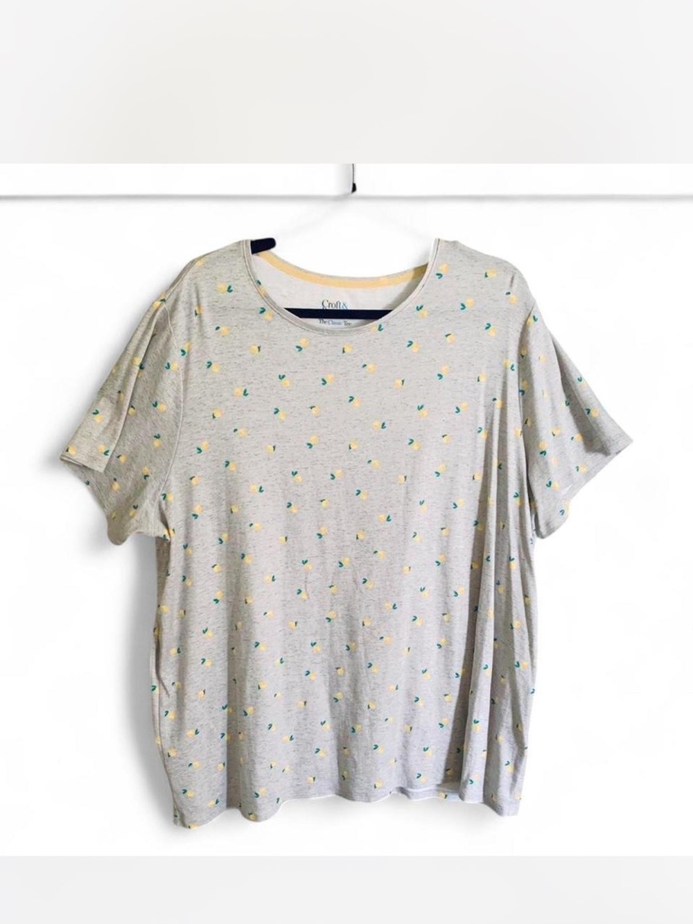 croft & barrow Light Gray Tee with Yellow Lemon Print